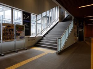 駅内部・階段